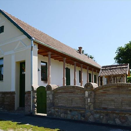 Hotel Zengőalja Vendégház à Erzsébet Extérieur photo