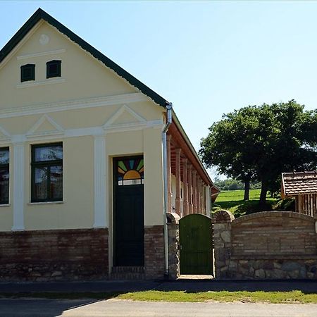 Hotel Zengőalja Vendégház à Erzsébet Extérieur photo