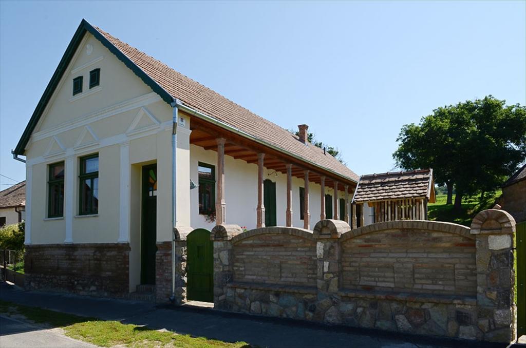 Hotel Zengőalja Vendégház à Erzsébet Extérieur photo