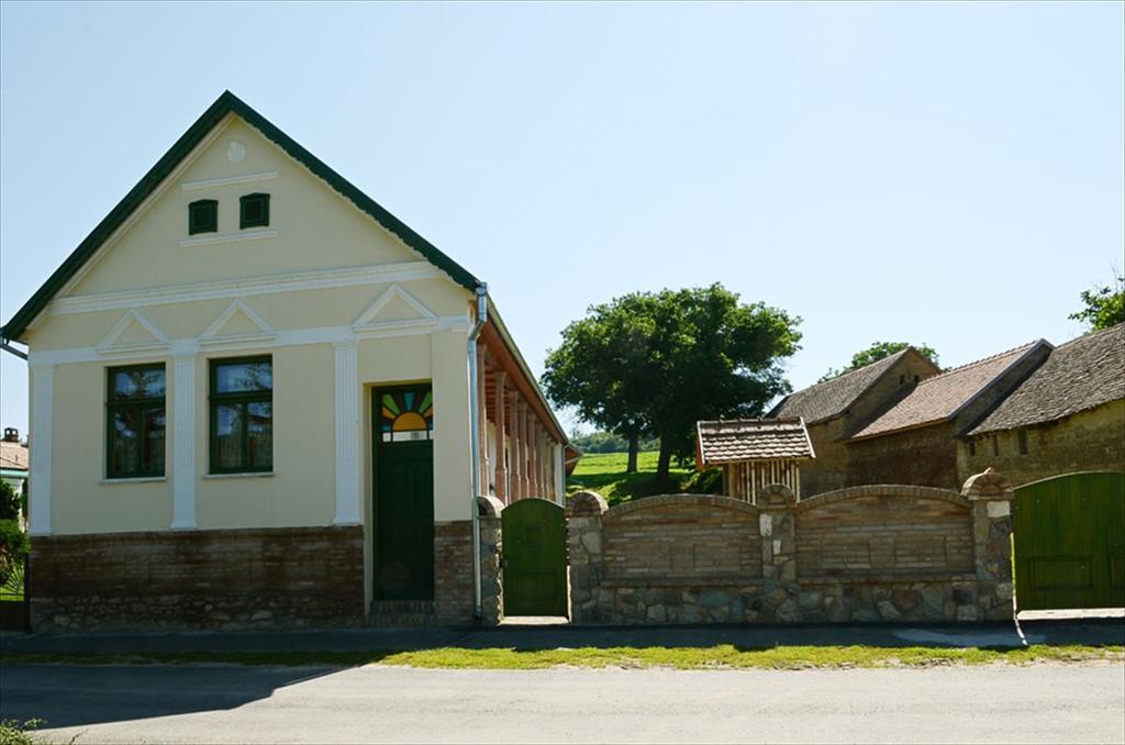 Hotel Zengőalja Vendégház à Erzsébet Extérieur photo